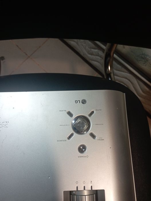 Продам проектор LG