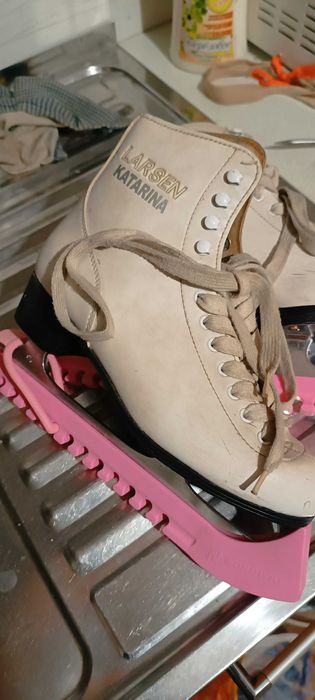 Продам коньки для девочки.