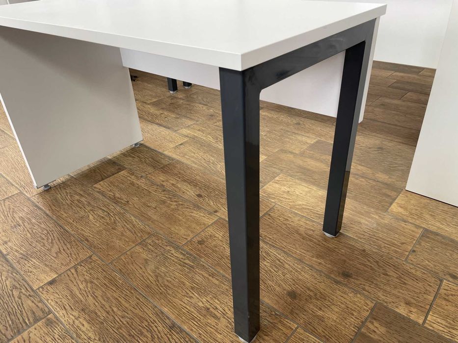 Продавам офис крака за бюро/маса – прахово боядисани