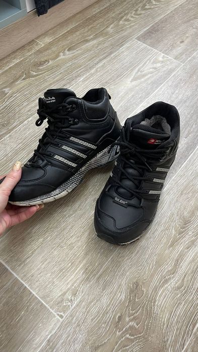 Кроссовки зимние черные