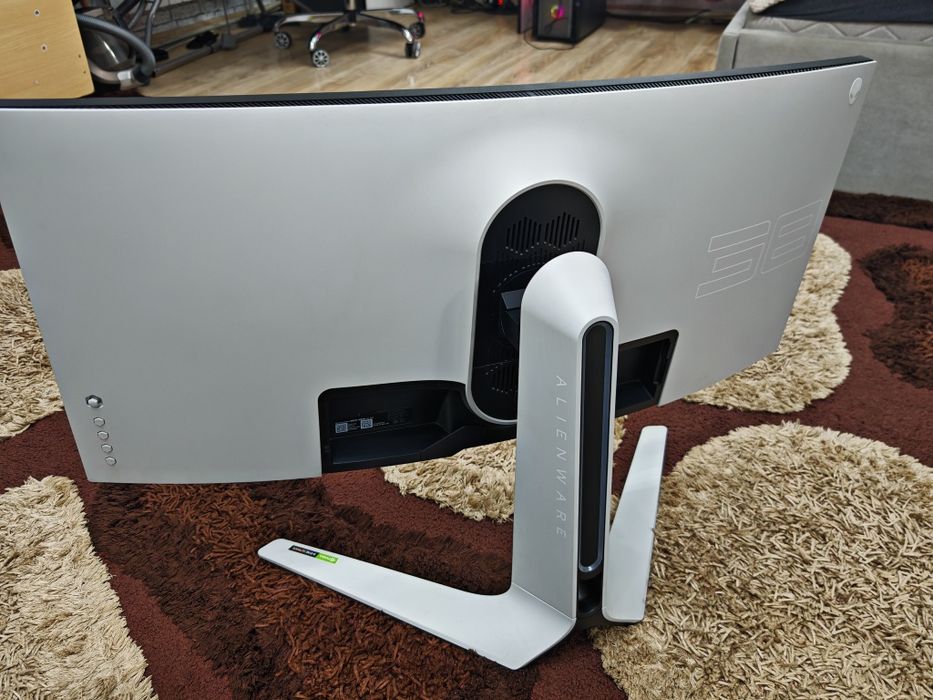 Монитор Dell Alienware 38