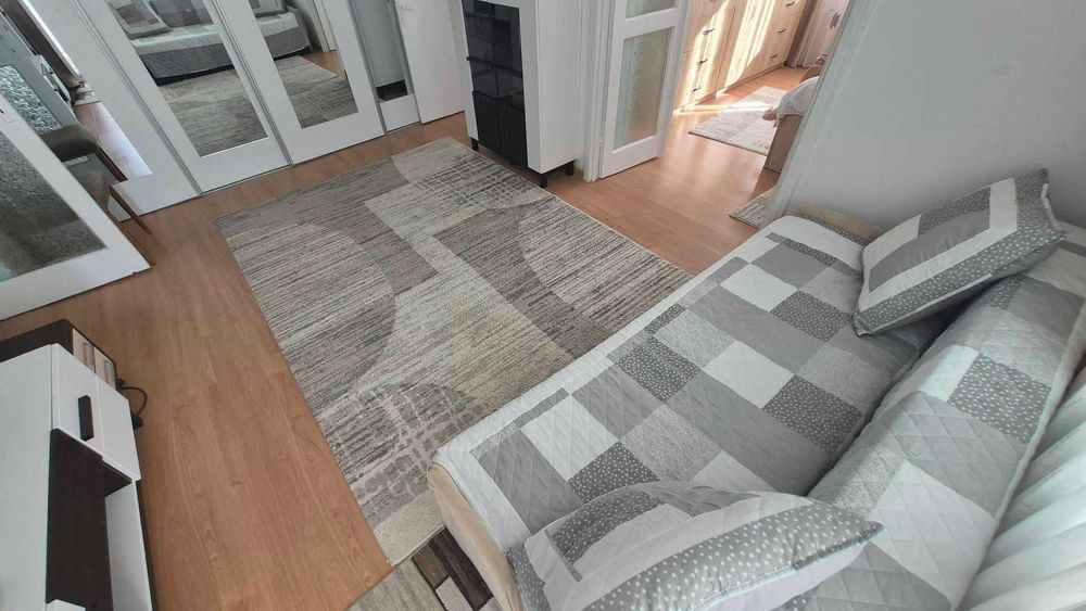 Apartament 3 camere in Onesti, langa primarie, etaj 2/4.