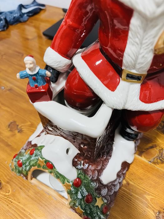 Фарфоровая фигурка Villeroy & Boch “Santa Claus is Coming to Town”.