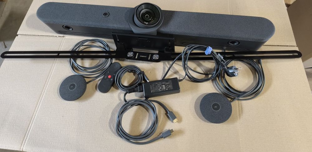 Конферентна камера Logitech VR0019 + 2 микрофона + стойка за ТВ