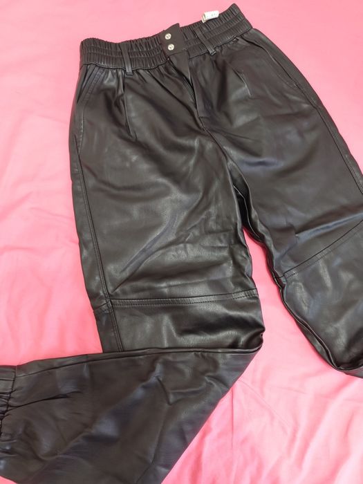 Pantaloni piele Bershka