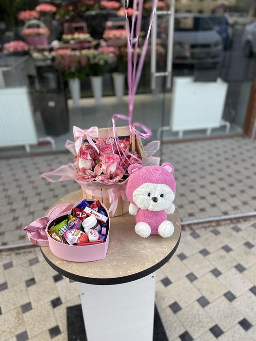 Цветы подарки сладки игрушки  Опши 260 сум