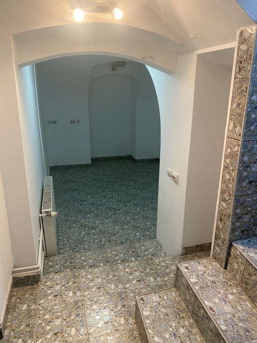 Proprietar- spatiu comercial/ apartament cu subsol 60 mp str. Metianu