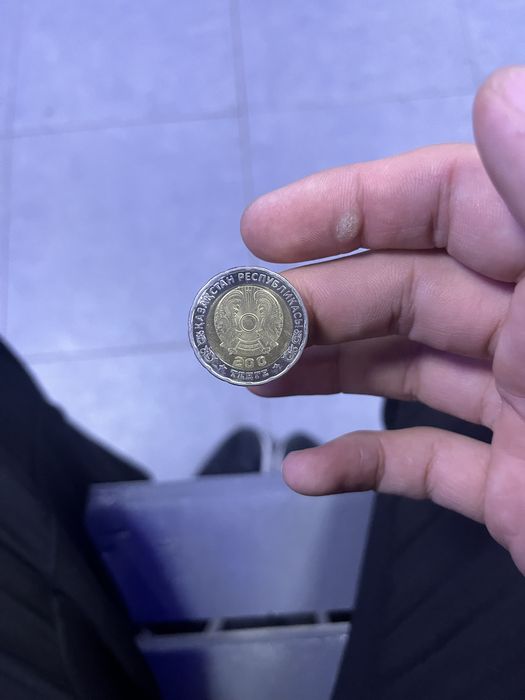 Монета 200 тенге 40000 продам