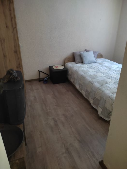 Двуетажна къща . Продава се/Под наем