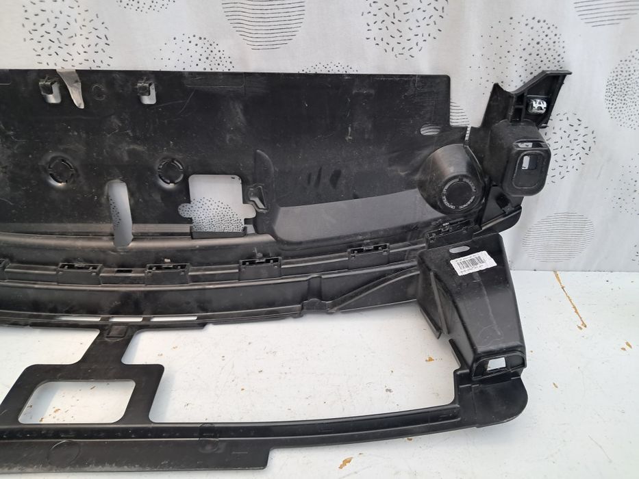 Решетка радиатор  Peugeot 308 /3