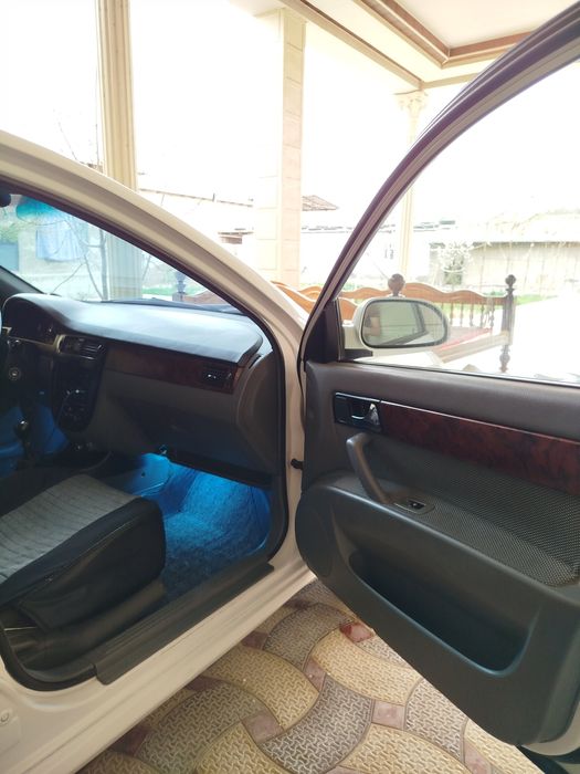 Lasetti 1,8 2012 yil