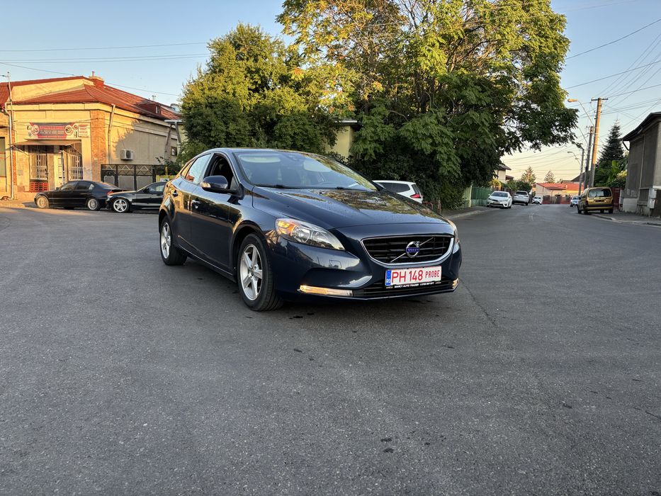 Volvo v40 Euro 5 / 1,6/ numere rosii valbile  /Camera /Navi/led / carte service /