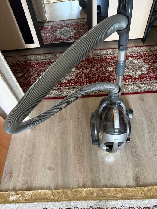 Продам пылесос LG 2500