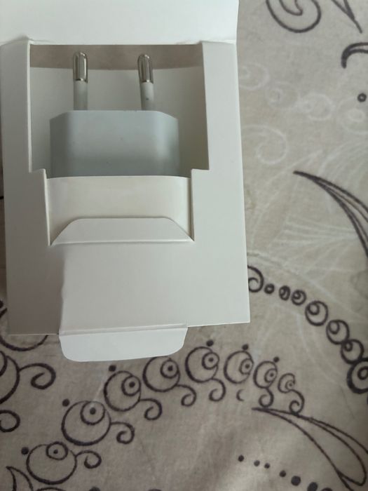 Iphone12  бял  в добро състояние