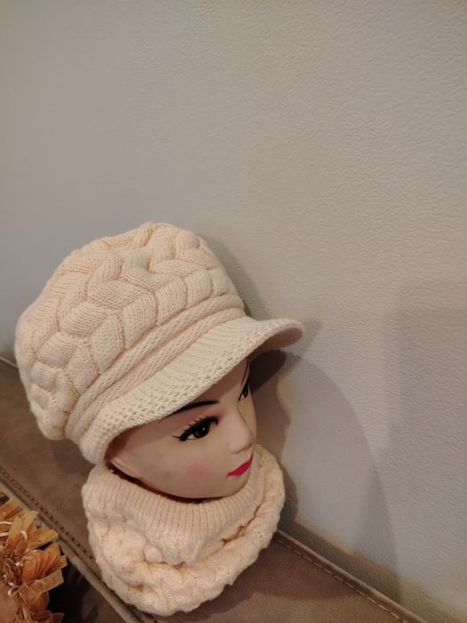 Продам комплект шапка+снуд