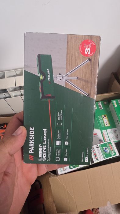 foarfecă electrică de grădină cu acumulator (4V), modelul exact fiind PARKSIDE PAGS 4 A1. Este o unealtă compactă destinată toaletări
