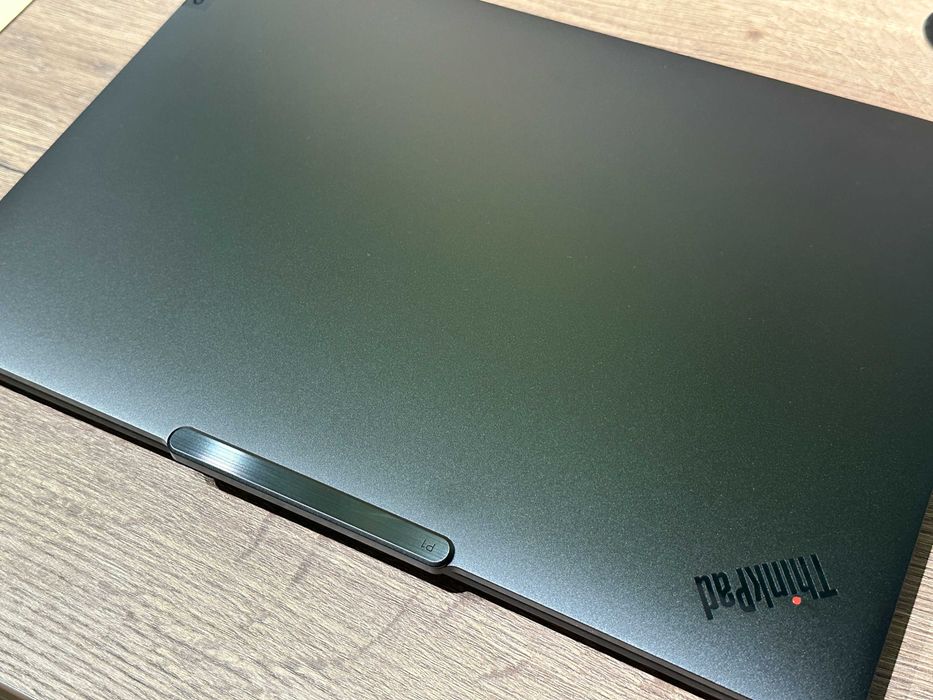 Lenovo ThinkPad T1g Gen 8 16" 3.2K Tandem OLED 64GB RTX 5070 2TB SSD