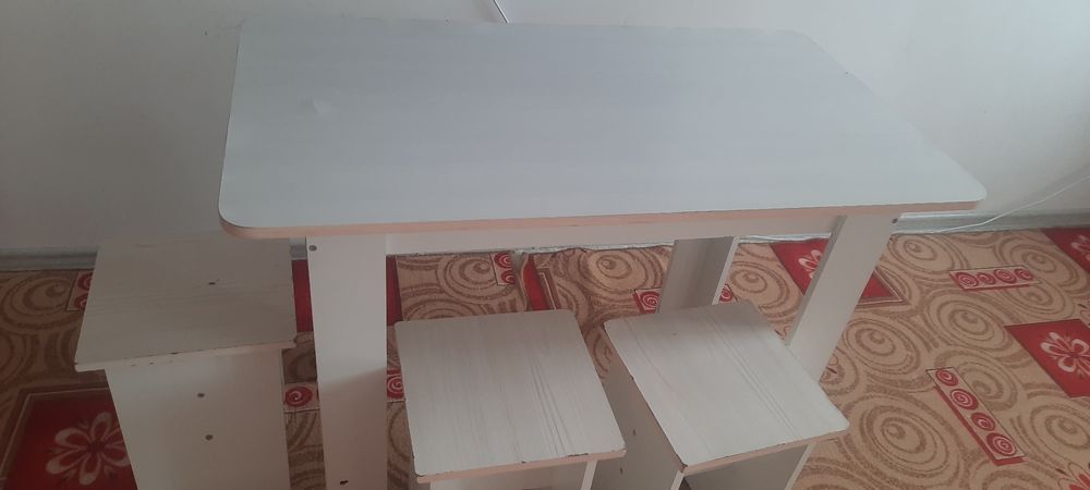 Стол  3 орындыгымен