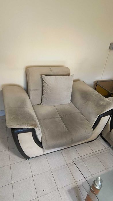 Диван с два фотьойла и две табуретки