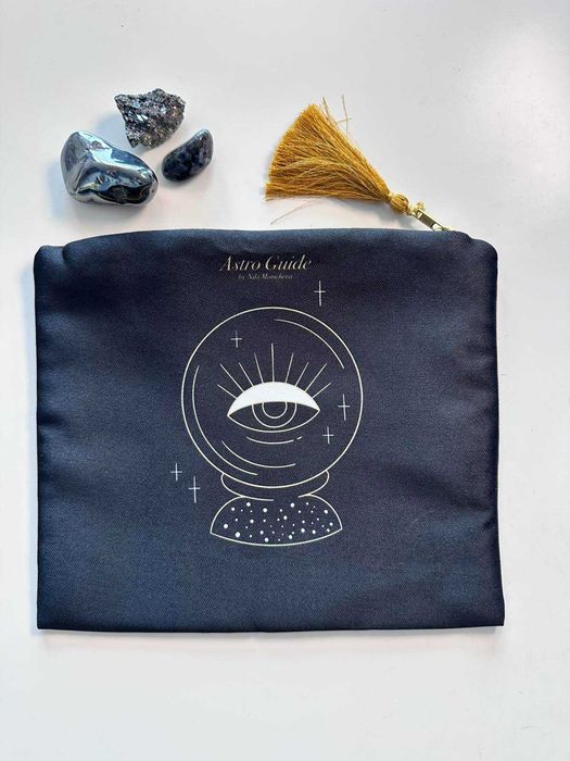 Специален несесер със символика за гримове, аксесоари