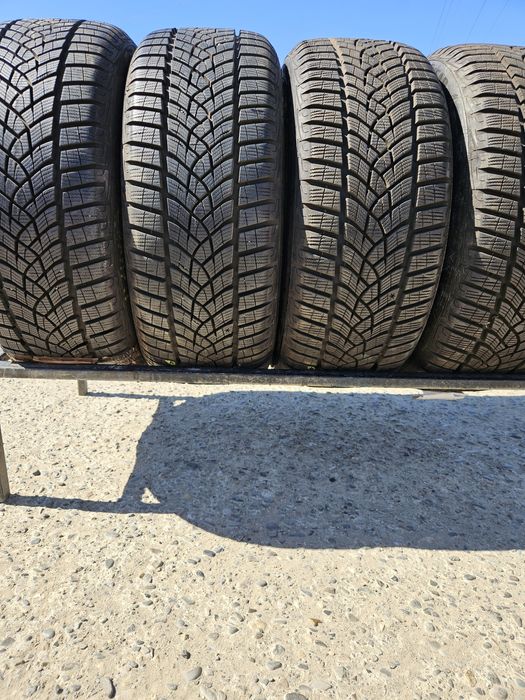 Vând anvelope iarna 265/40/20 265/40r20 GOODYEAR