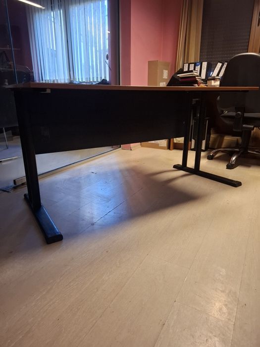 Разпродажба офис мебели