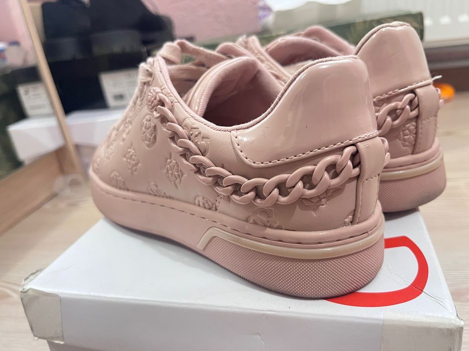 Обувки Guess 37рр