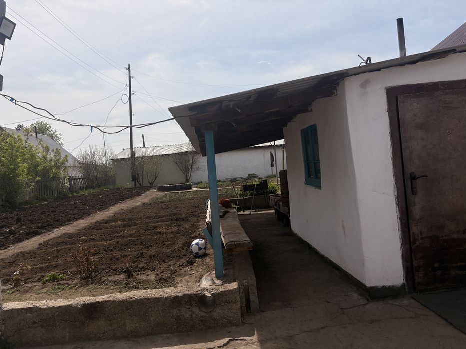 Продам дом из 3-х комнат, кирпичный