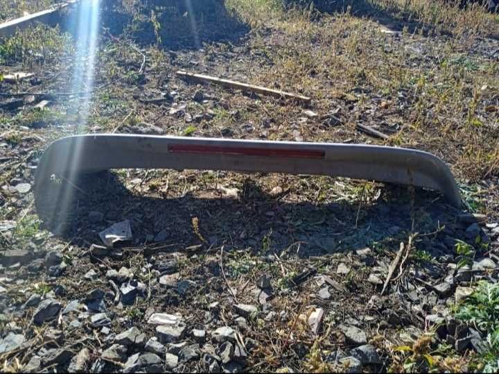 Продам универсальный спойлер