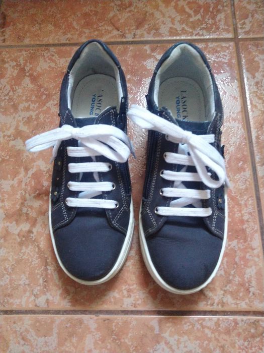 Vând pantofi piele mar. 34