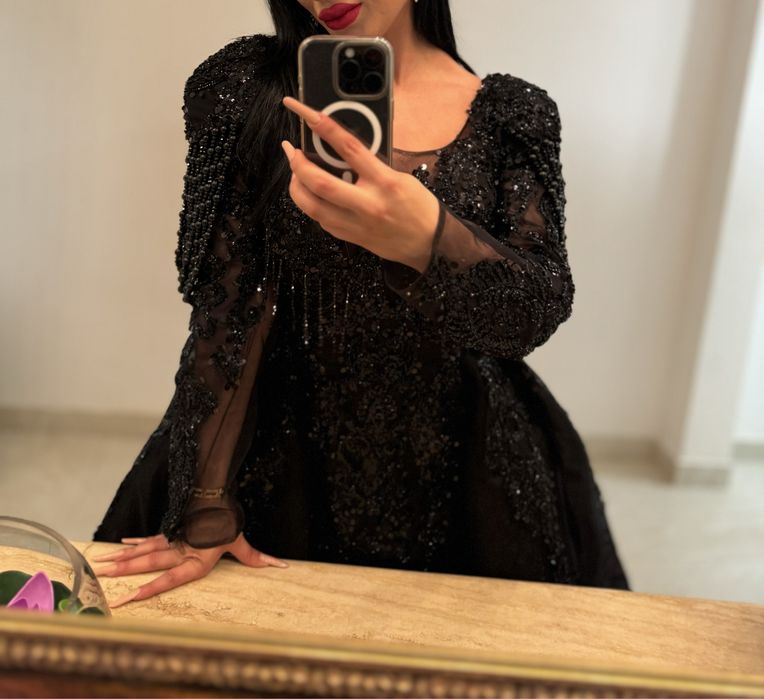 Rochie neagră cu corset