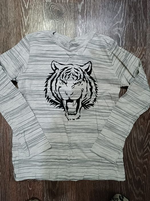 Продам куртку на мальчика 8-9 лет 5000 т