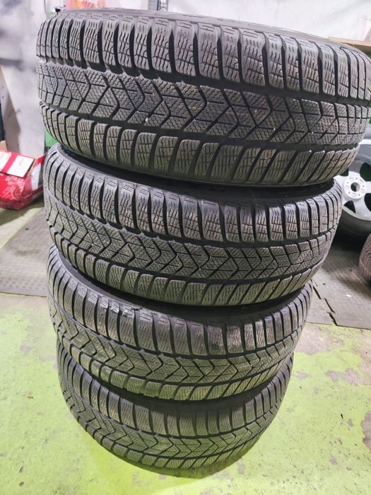 4 бр зимни 225/55/17 Pirelli runflatt
