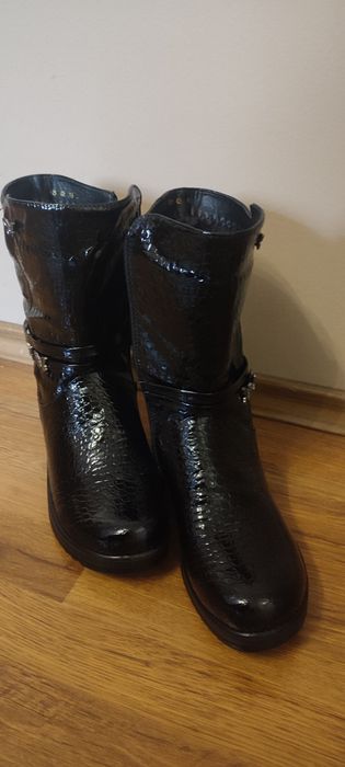 Ботуши номер  41, НОВИ,черни