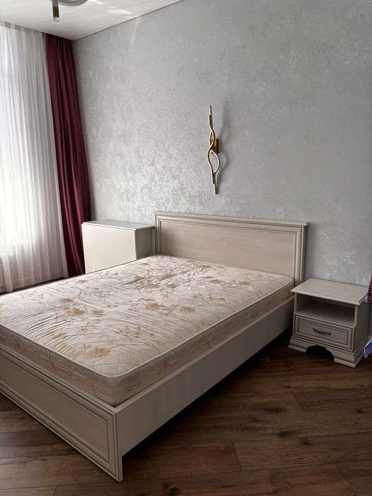 Продам кровать двухспальную тиффани