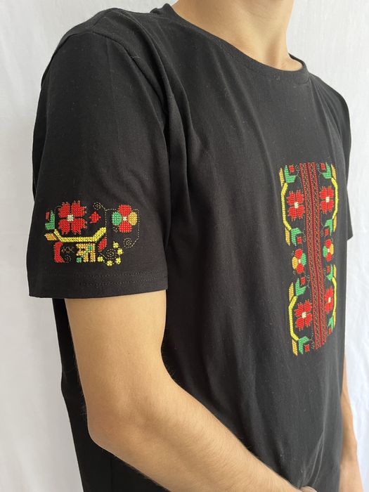 Тениски с шевица в бяло и черно