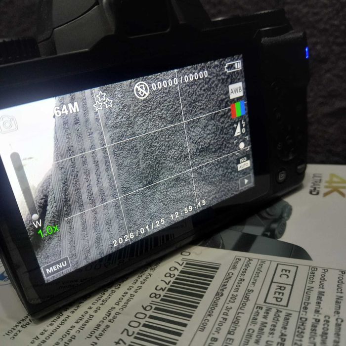 Aparat foto digital 4k, 64MP, NEUTILIZAT, card 64GB inclus--Ca nou.
