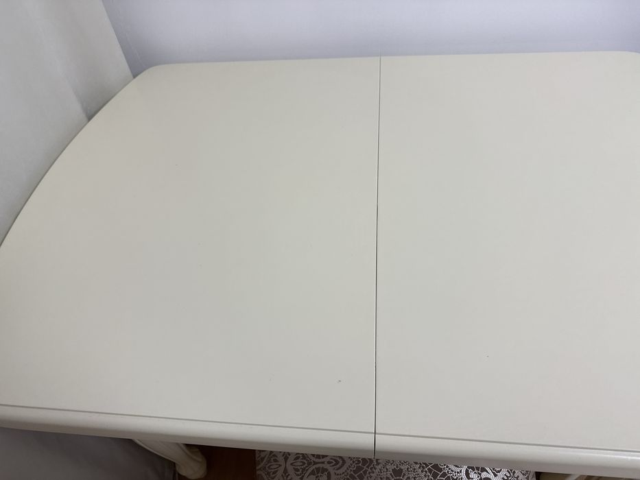 Продам стол с 4 стульями дерево