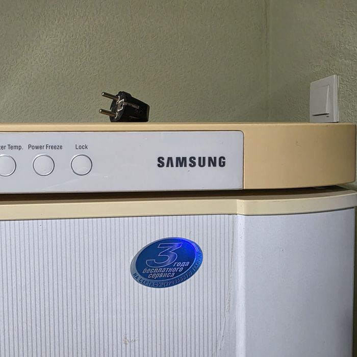 Холодильник Samsung RL23DATW