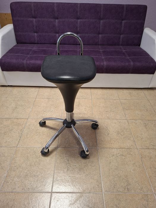 Продавам помощен фризьорски стол