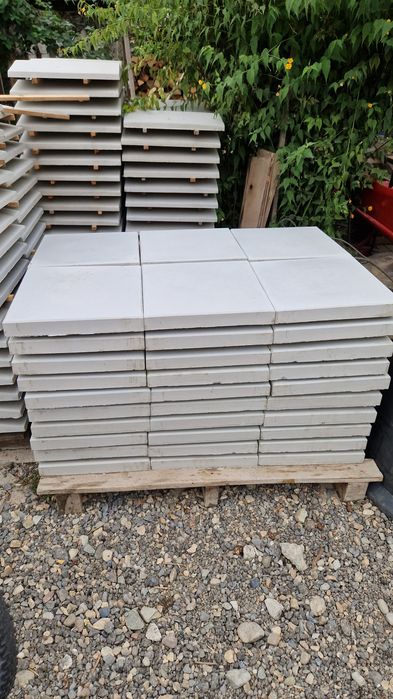 Dale din beton simple finisate sau cu model pavaj bordura