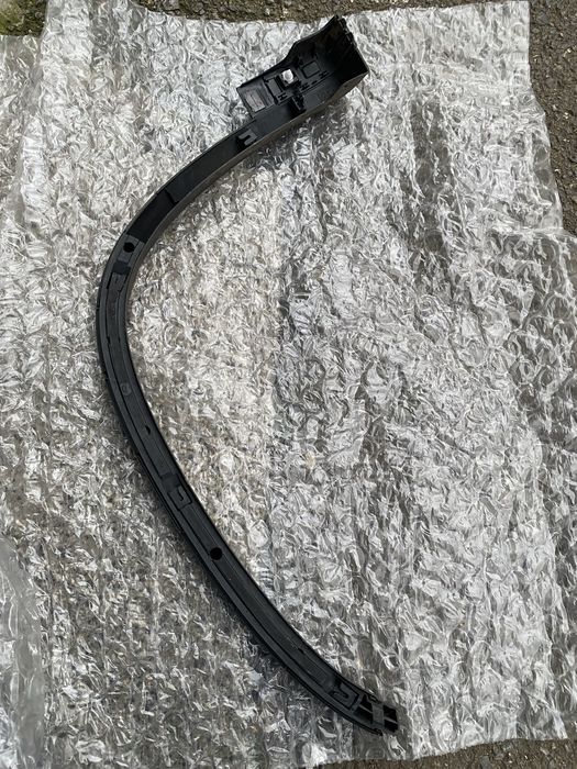 Лайсна преден десен калник R line VW Tiguan 2007-2010