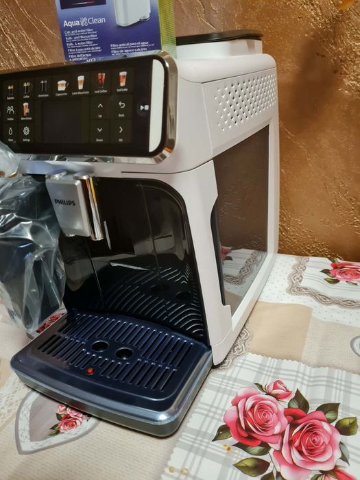 Espressor automat Philips seria 5500, ice cafe nou