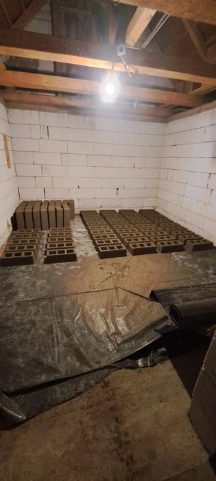 Boltari beton .Doar pe comanda.