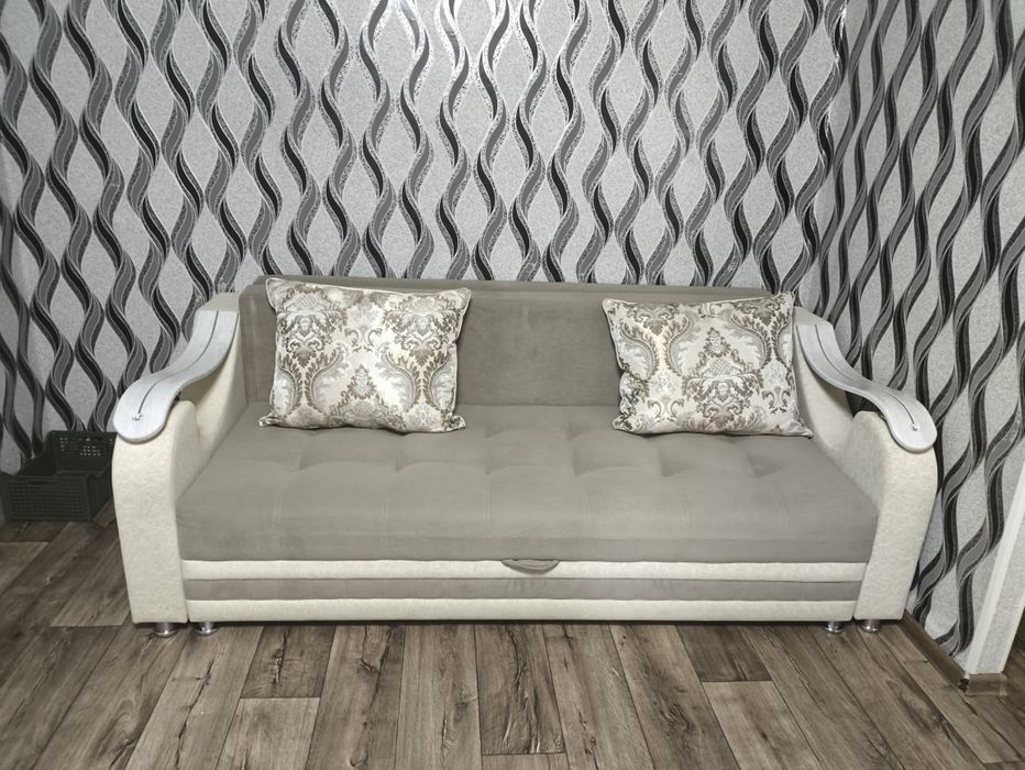 Продаю диван.  .