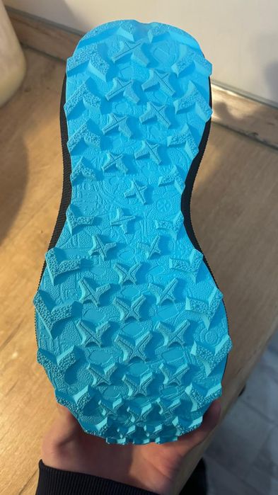 Кроссовка беговая