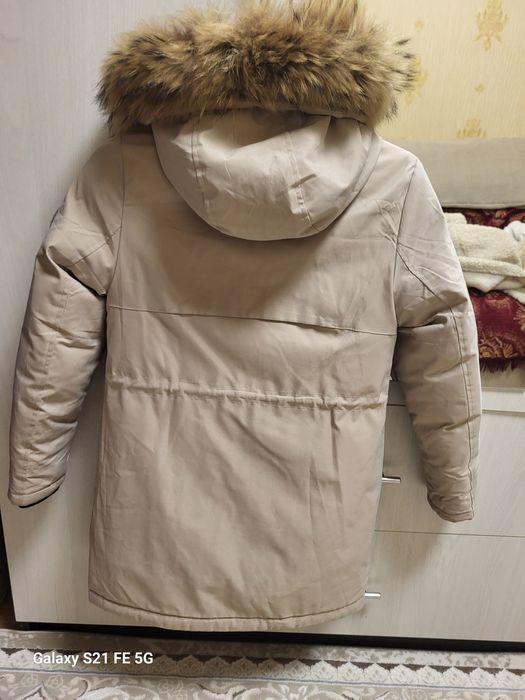 продам зимнию куртку на девочку