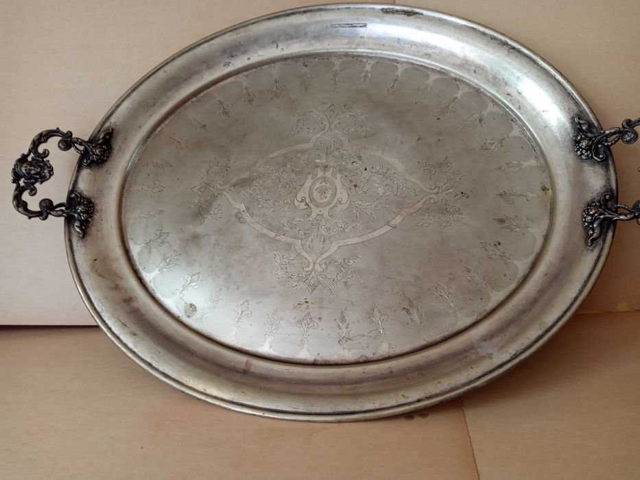 Красив сребърен поднос