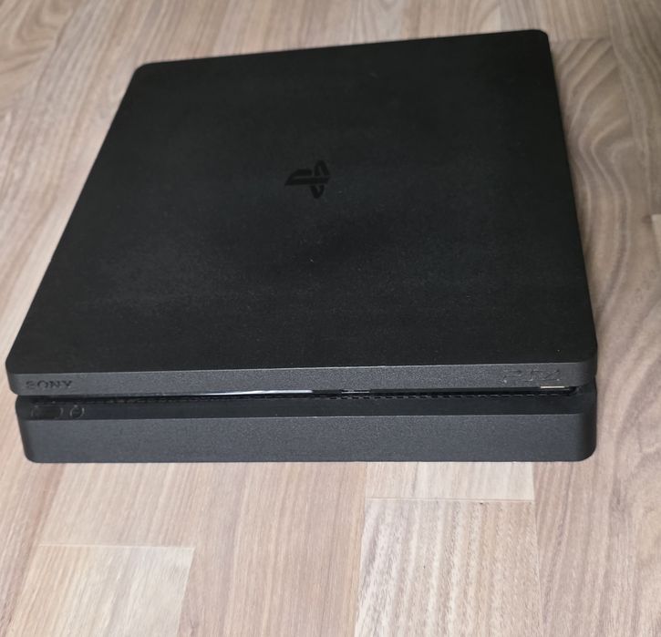 Продам PlayStation 4 Slim