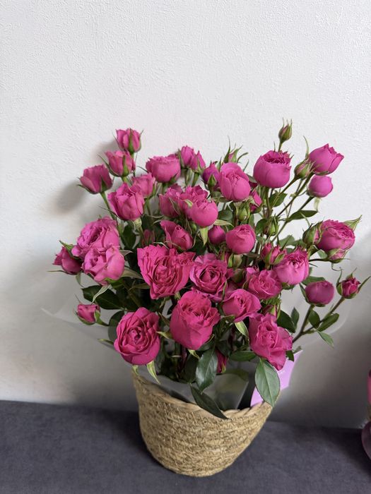 Цветы свежие,кустовые розы